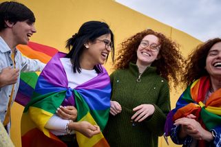„Nechte si to doma.“ Olomoucký duhový jarmark pro LGBT lidi budí na sociálních sítích nevoli. Co přesně na tom lidi tak dráždí?
